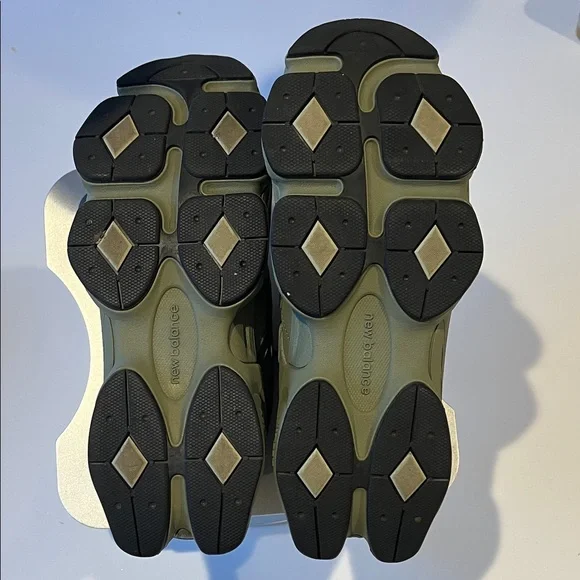 New Balance 9060 Olivine green Sneakers unisex Men's size 7 / US Women’s 8.5 - Picture 3 of 6